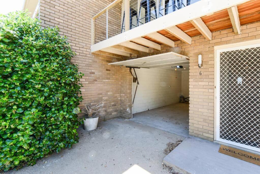 Townhouse Opposite The Beach!