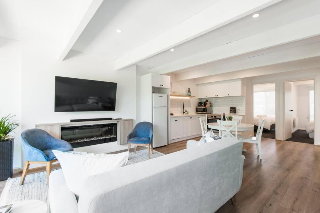 Townhouse Opposite The Beach!